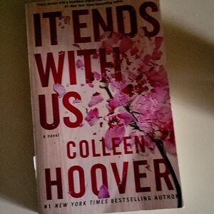 IT ENDS WITH US- book by Colleen Hoover